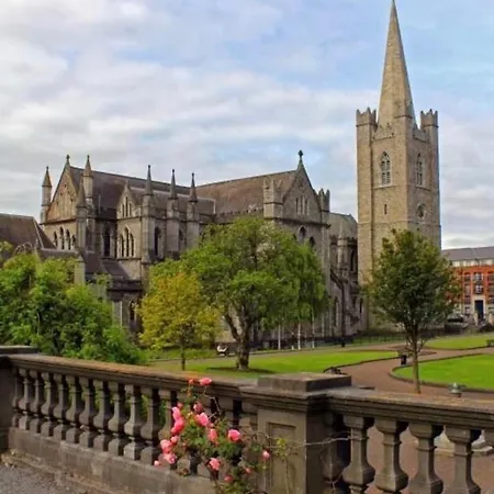 Elegant & Quiet City-centre - Walk Everywhere Homestay szállás Dublin